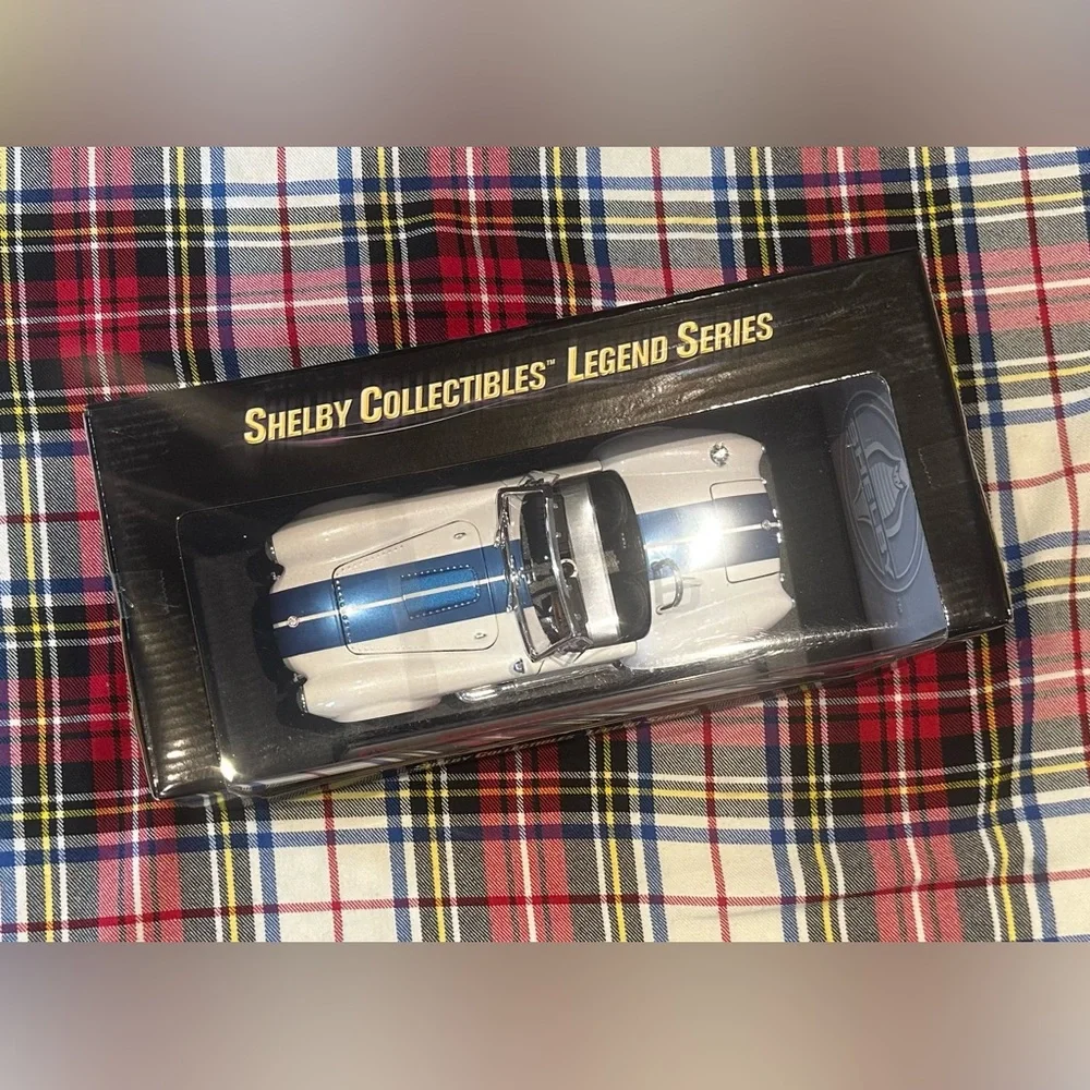 SHELBY COLLECTIBLES LEGEND SERIES 1965 White Shelby Cobra 427 S/C Diecast Car - Picture 3 of 9